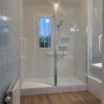 Salle de bain sécurisée après remplacement de baignoire à Groslay